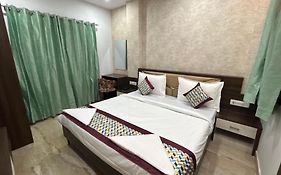Sanidhyam By Hotel Sahu Near Kashi Vishwanath Temple Gate
